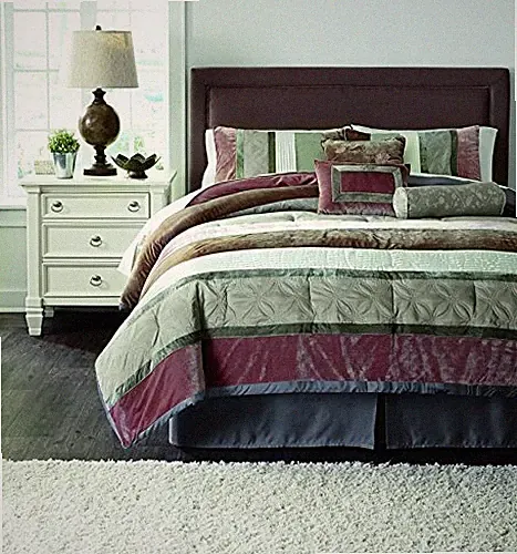 7 piece Signature Design by Ashley Jasie Comforter Set, Queen msrp $249 NIB!!