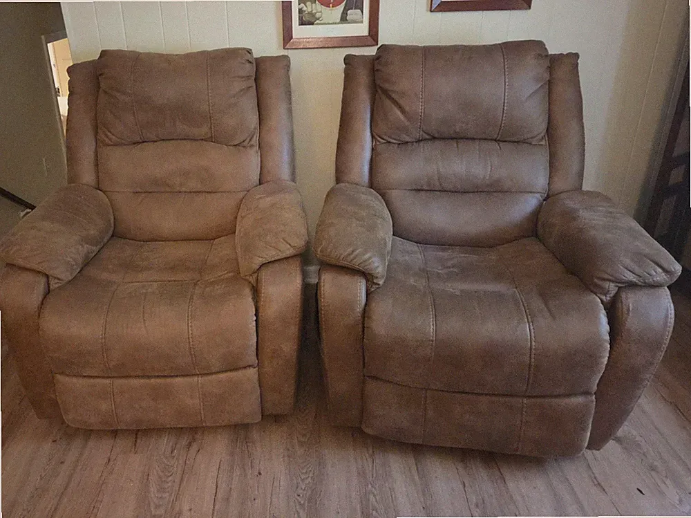 Ashley Furniture Yandel Power Lift Recliner. Separate controls for back and feet
